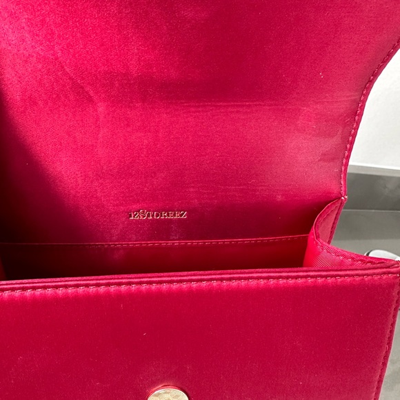 12 storeez - Picture 2 of 3